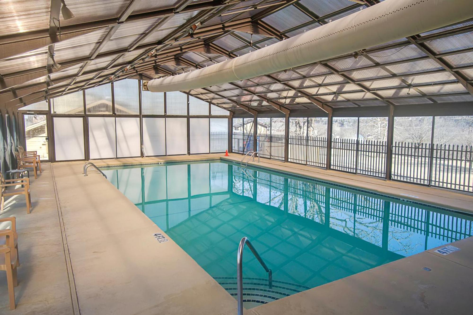Lofty Retreat & Paradise Pointe Branson Room photo